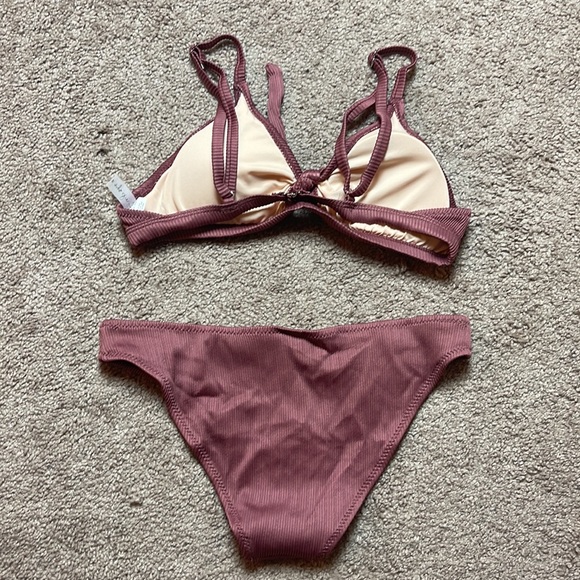 Cupshe sexy bikini.  Brown, ribbed.  Padded top. Tags attached - Picture 4 of 5